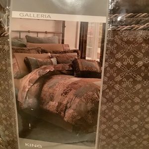Croscill King Comforter Set